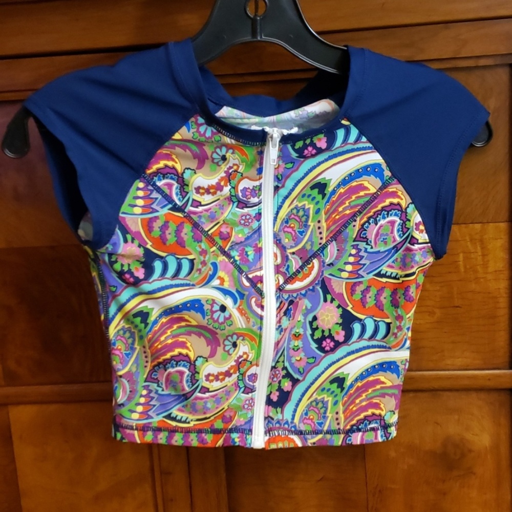 SOCIAL ANGEL SLEEVELESS TOP SIZE SMALL